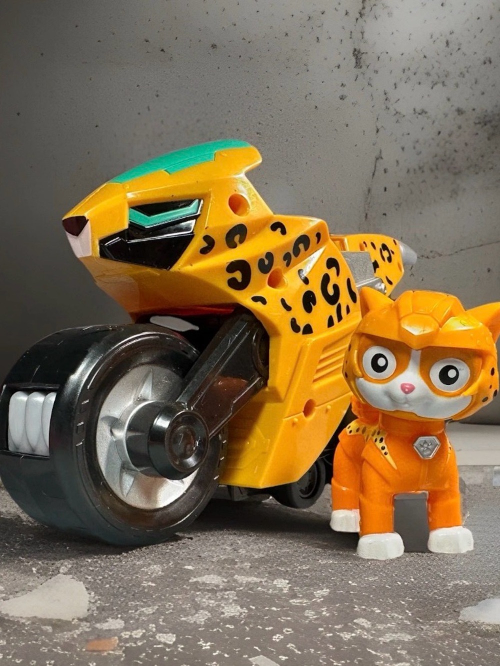 Paw Patrol Cat Pack Wild's
Cheetah Pull Back Motorcycle
Vehicle And Figure